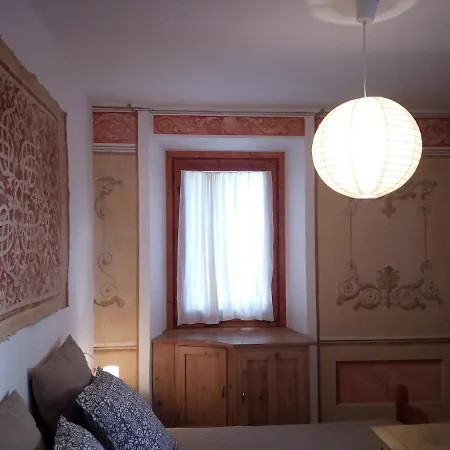 Charming Frescoed Apartment Premadio