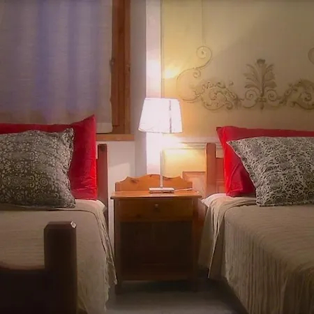 Apartment Charming Frescoed Premadio