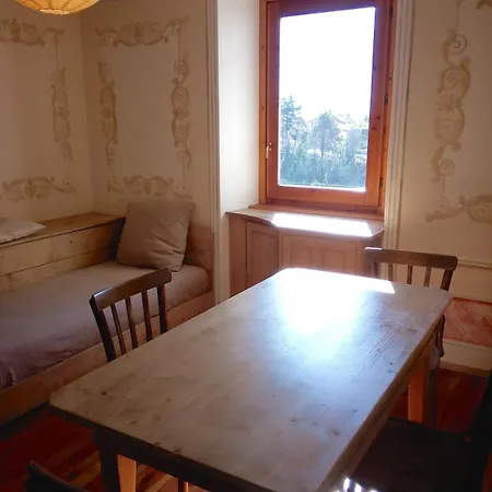 Charming Frescoed Apartment Premadio